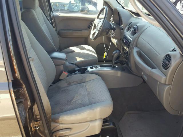 1J4GL38K65W575604 - 2005 JEEP LIBERTY RE GRAY photo 5