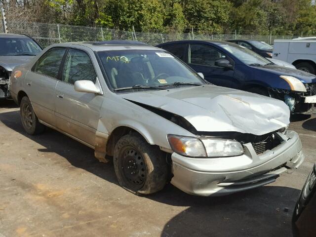 JT2BG22K210596768 - 2001 TOYOTA CAMRY CE SILVER photo 1