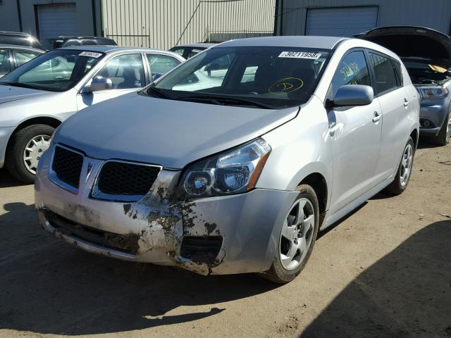 5Y2SP6E81AZ416903 - 2010 PONTIAC VIBE SILVER photo 2