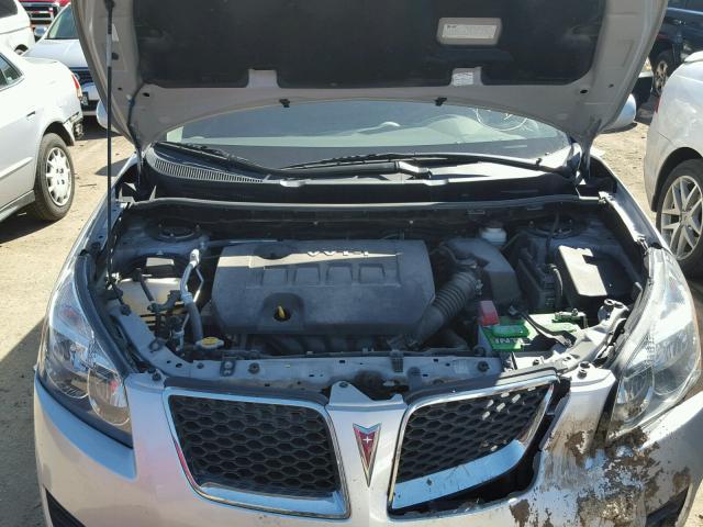 5Y2SP6E81AZ416903 - 2010 PONTIAC VIBE SILVER photo 7