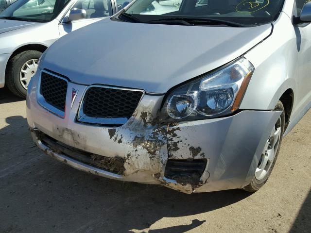 5Y2SP6E81AZ416903 - 2010 PONTIAC VIBE SILVER photo 9