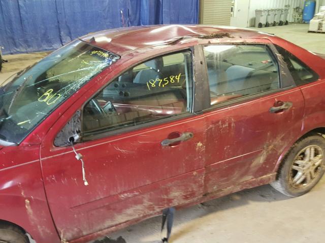 1FAHP34354W159397 - 2004 FORD FOCUS SE C RED photo 9