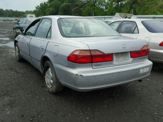 1HGCG5548XA095852 - 1999 HONDA ACCORD LX SILVER photo 3