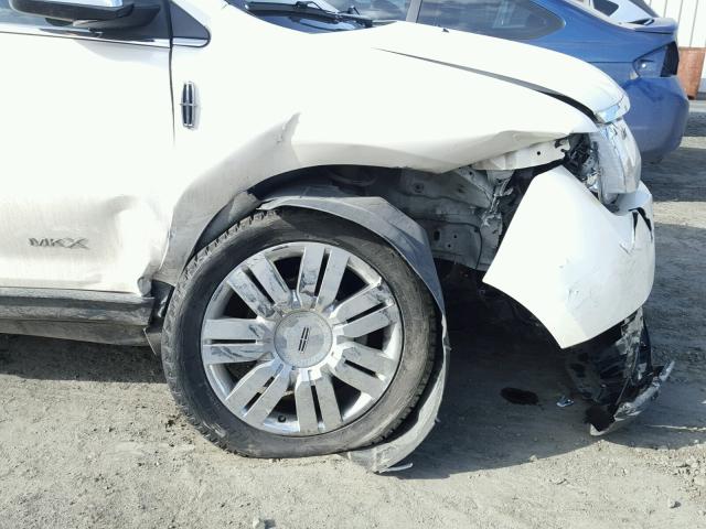 2LMDU68C58BJ33032 - 2008 LINCOLN MKX WHITE photo 9