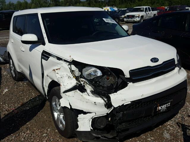 KNDJN2A23J7556099 - 2018 KIA SOUL WHITE photo 1