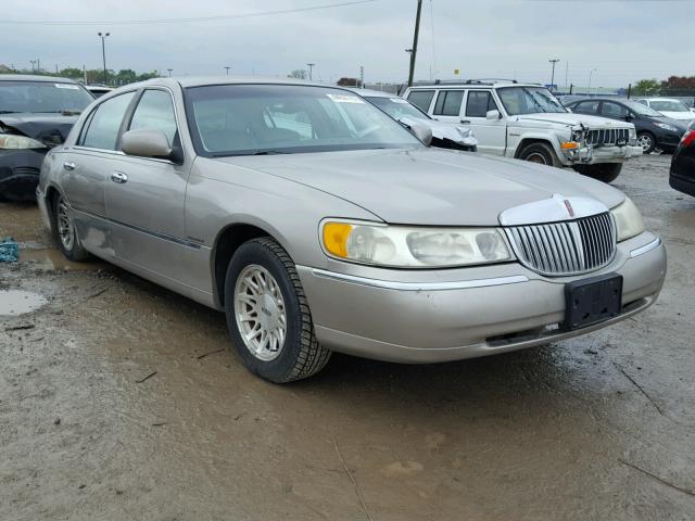 1LNFM82WXXY612129 - 1999 LINCOLN TOWN CAR S TAN photo 1