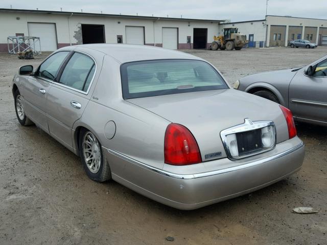 1LNFM82WXXY612129 - 1999 LINCOLN TOWN CAR S TAN photo 3