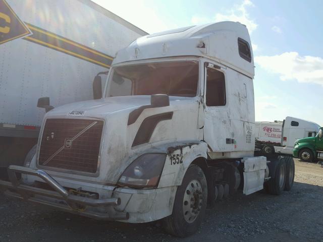 4V4NC9TH5CN561552 - 2012 VOLVO VN VNL WHITE photo 2