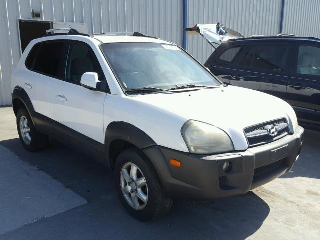 KM8JN12D05U135647 - 2005 HYUNDAI TUCSON GLS WHITE photo 1