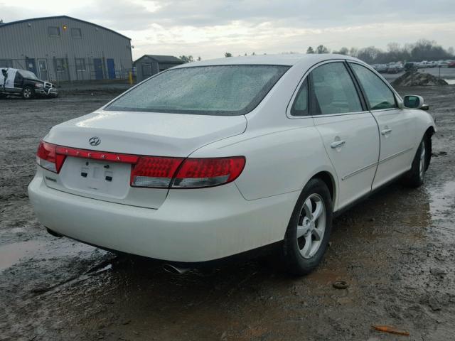 KMHFC46F56A135770 - 2006 HYUNDAI AZERA SE WHITE photo 4