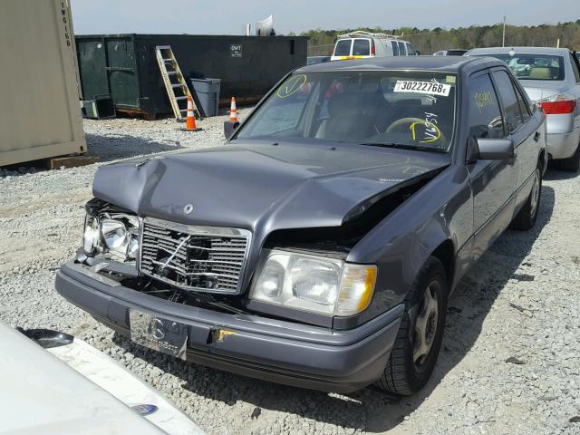 WDBEA32E4SC266554 - 1995 MERCEDES-BENZ E 320 BASE GRAY photo 2