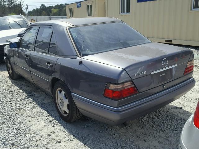 WDBEA32E4SC266554 - 1995 MERCEDES-BENZ E 320 BASE GRAY photo 3