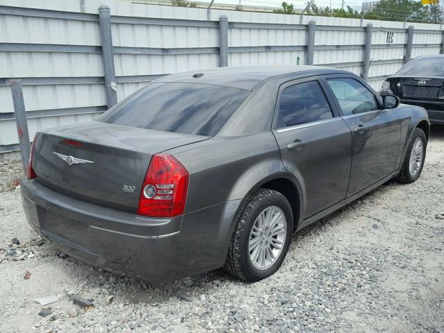 2C3KA53V39H607453 - 2009 CHRYSLER 300 TOURIN BROWN photo 4