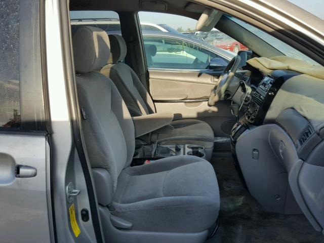 5TDZA23C05S355065 - 2005 TOYOTA SIENNA SILVER photo 5