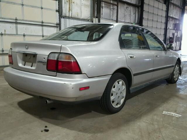 1HGCD5632VA213437 - 1997 HONDA ACCORD LX SILVER photo 4