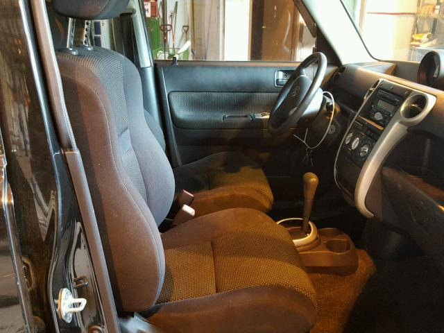 JTLKT324454000332 - 2005 TOYOTA SCION XB შავი ფოტო 5