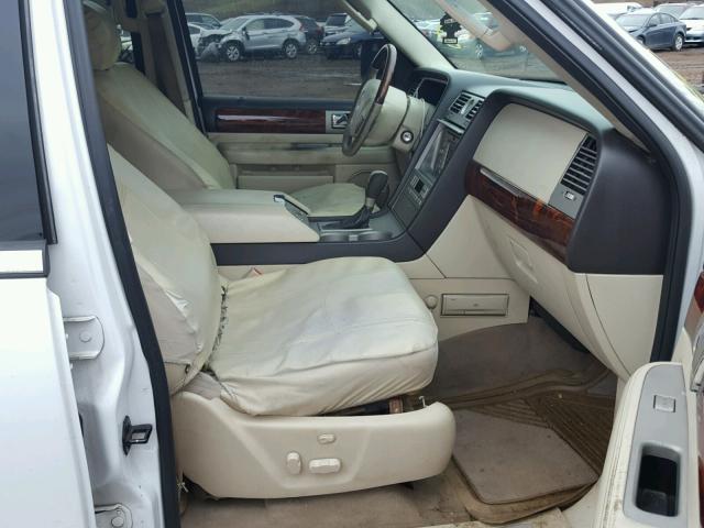 5LMFU28R33LJ02708 - 2003 LINCOLN NAVIGATOR თეთრი ფოტო 5