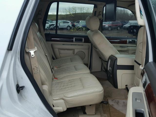 5LMFU28R33LJ02708 - 2003 LINCOLN NAVIGATOR თეთრი ფოტო 6