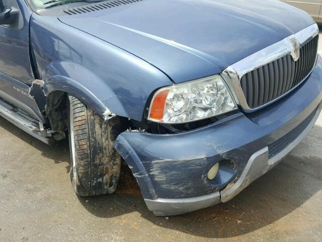 5LMFU28R93LJ39469 - 2003 LINCOLN NAVIGATOR BLUE photo 9