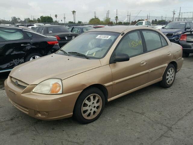 KNADC125856372260 - 2005 KIA RIO GOLD photo 2