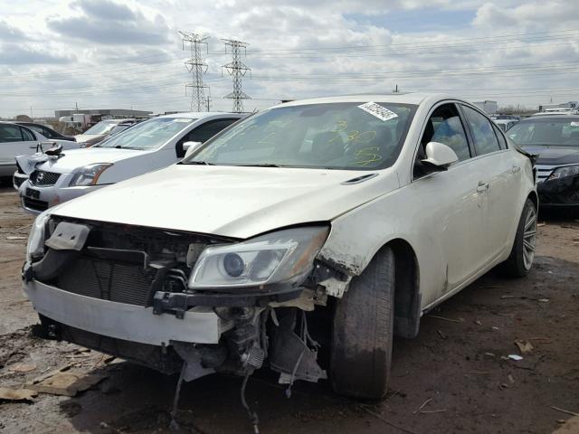 2G4GT5GV3D9202388 - 2013 BUICK REGAL PREM WHITE photo 2