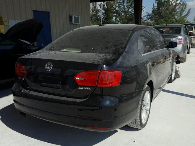 3VWLX7AJ4BM027496 - 2011 VOLKSWAGEN JETTA SEL BLACK photo 4