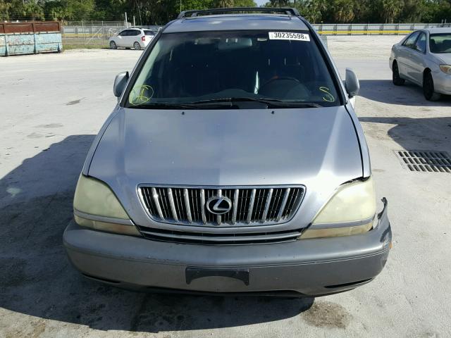 JTJHF10U220272009 - 2002 LEXUS RX 300 SILVER photo 9