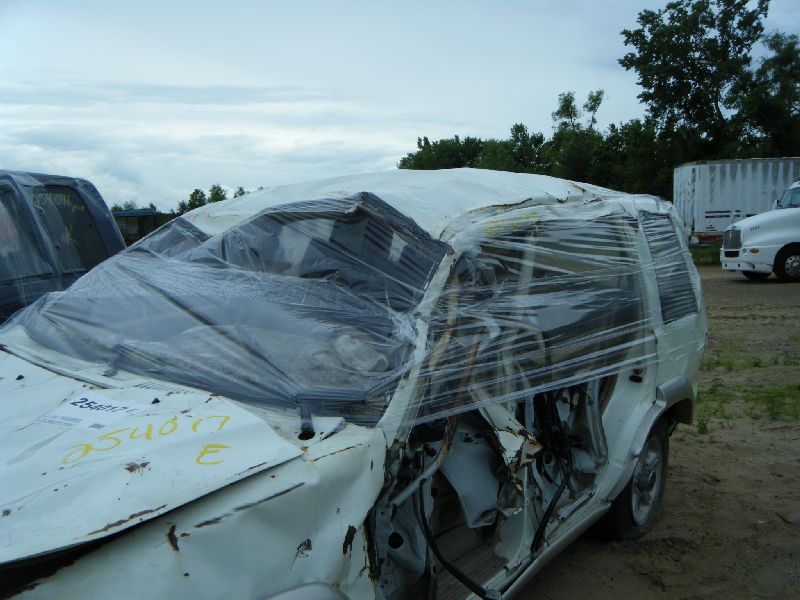 JACDJ58X317J10917 - 2001 ISUZU TROOPER S WHITE photo 8