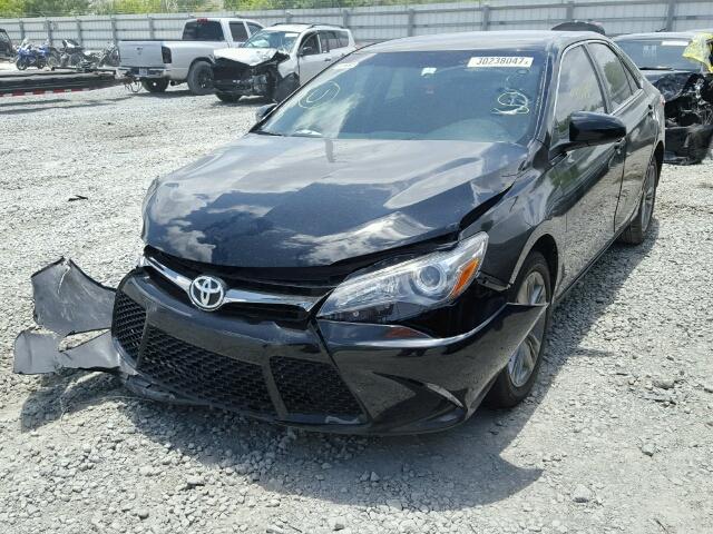 4T1BF1FK4GU218902 - 2016 TOYOTA CAMRY LE შავი ფოტო 2