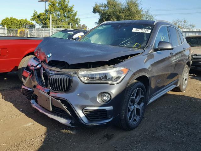 WBXHT3C3XH5F69704 - 2017 BMW X1 XDRIVE2 Grau Foto 2