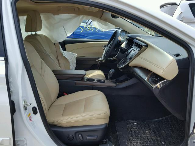 4T1BK1EB8GU212601 - 2016 TOYOTA AVALON XLE WHITE photo 5