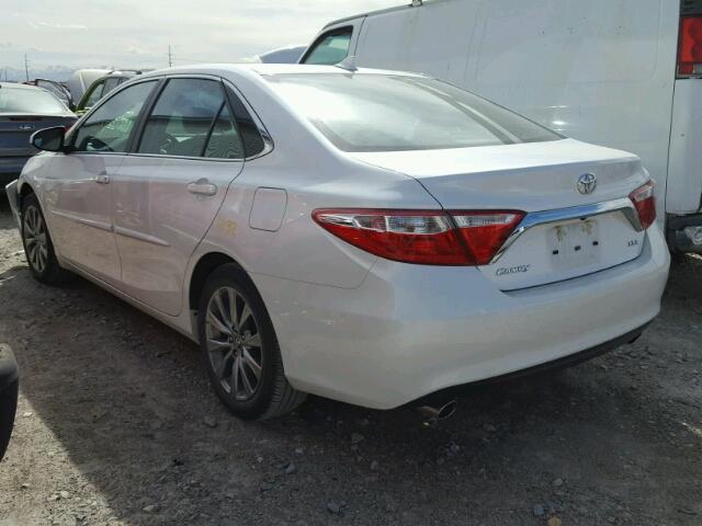 4T1BK1FK9FU560808 - 2015 TOYOTA CAMRY XSE WHITE photo 3