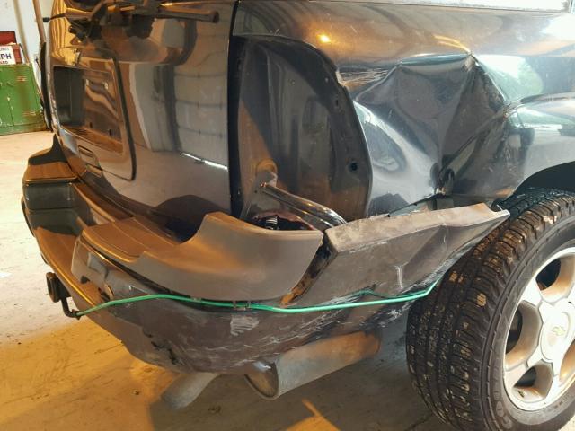 1GNDT13S352275022 - 2005 CHEVROLET TRAILBLAZE GRAY photo 9