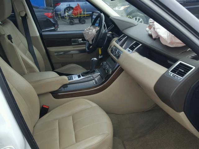 SALSK2D4XCA725379 - 2012 LAND ROVER RANGE ROVE WHITE photo 5