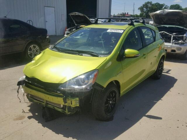 JTDKDTB38F1112912 - 2015 TOYOTA PRIUS C GREEN photo 2