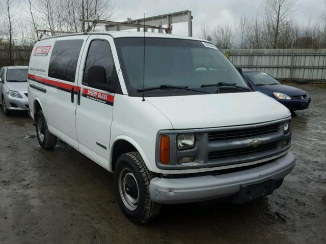 1GCGG25R721129136 - 2002 CHEVROLET EXPRESS G2 WHITE photo 1