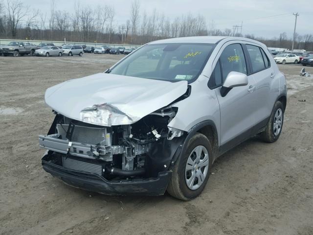 3GNCJKSB1HL279310 - 2017 CHEVROLET TRAX LS SILVER photo 2