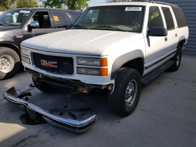 3GKGK26J2VG517456 - 1997 GMC SUBURBAN K WHITE photo 2