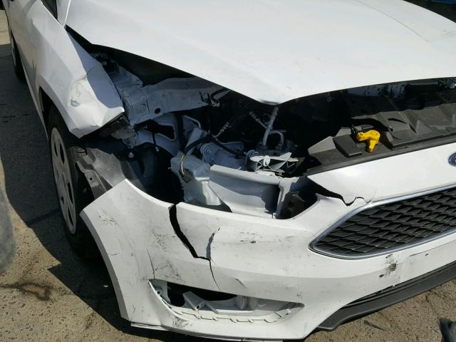 1FADP3E28HL333474 - 2017 FORD FOCUS S WHITE photo 9