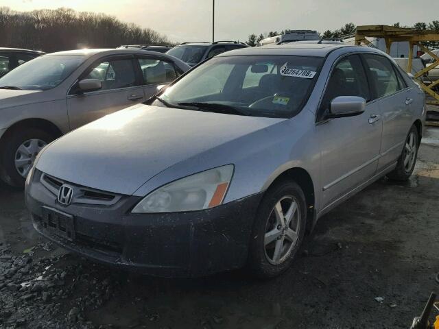 1HGCM567X4A113233 - 2004 HONDA ACCORD EX SILVER photo 2