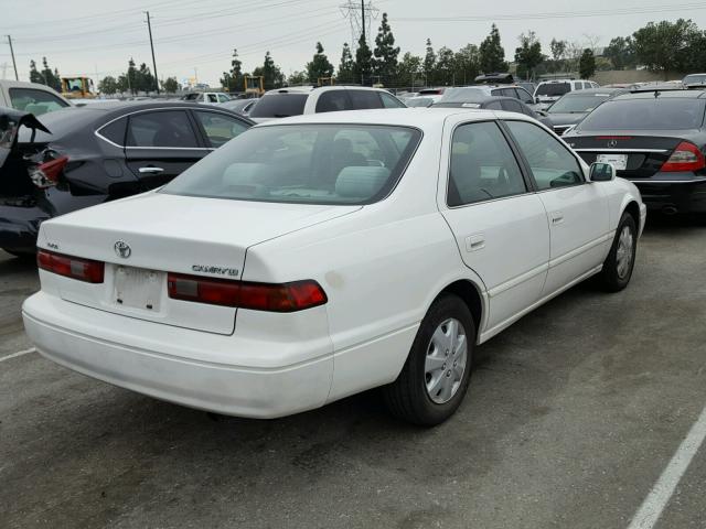 JT2BG22K8W0171997 - 1998 TOYOTA CAMRY CE WHITE photo 4