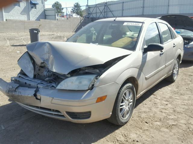 1FAFP34N56W207735 - 2006 FORD FOCUS ZX4 TAN photo 2