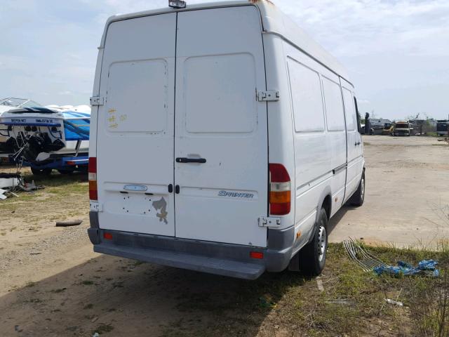 WDYPD744655842431 - 2005 FREIGHTLINER SPRINTER 2 WHITE photo 4