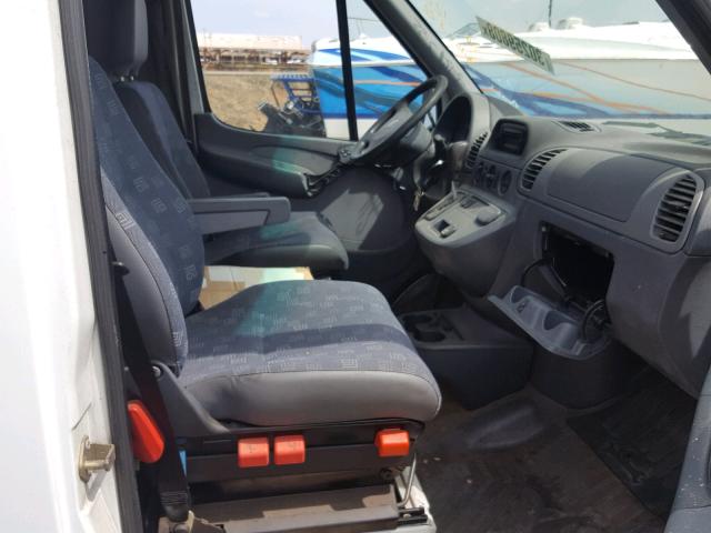 WDYPD744655842431 - 2005 FREIGHTLINER SPRINTER 2 WHITE photo 5