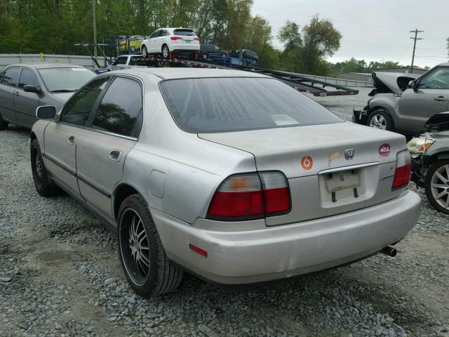 1HGCD5536TA079160 - 1996 HONDA ACCORD LX SILVER photo 3