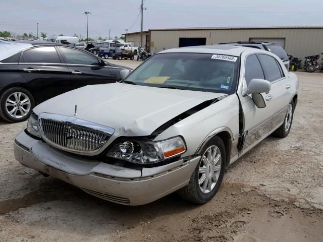 1LNHM82V56Y642086 - 2006 LINCOLN TOWN CAR S BEIGE photo 2