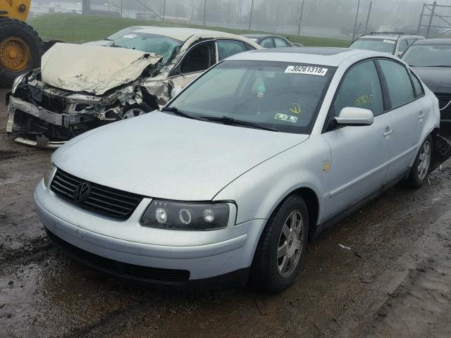 WVWMA63B1XE510241 - 1999 VOLKSWAGEN PASSAT GLS SILVER photo 2