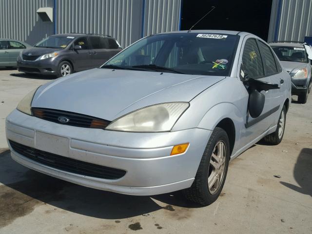 1FAFP33P0YW229308 - 2000 FORD FOCUS LX GRAY photo 2