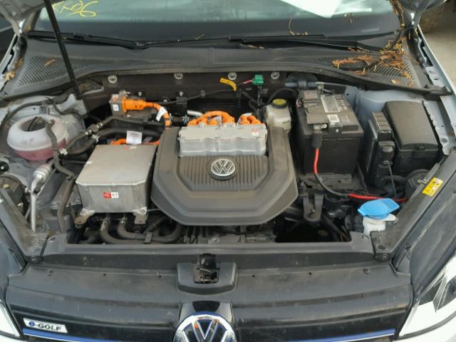 WVWKP7AUXGW901236 - 2016 VOLKSWAGEN E-GOLF SE SILVER photo 7