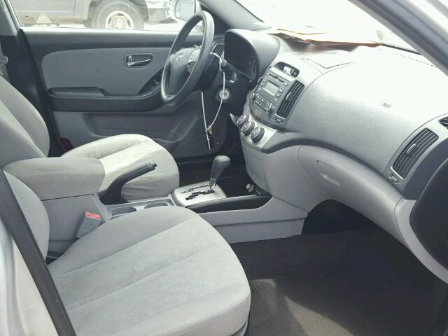 KMHDU4AD7AU835551 - 2010 HYUNDAI ELANTRA BL SILVER photo 5